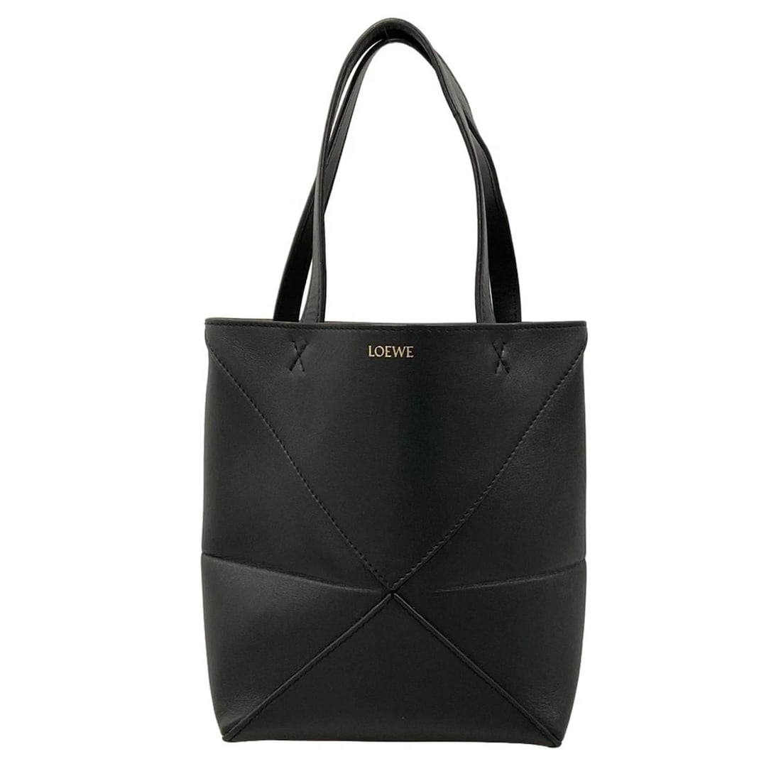 LOEWE PUZZLE FOLD TOTE MINI BLACK SHINY CALF TOTE BAG: LOEWE Puzzle Fold Tote Mini Black shiny calf Tote Bag Brand: LOEWE Type: Tote Bag Material: shiny calf Color: Black Size: Height : 7.87 inch (20 cm) Width : 6.5 inch (16.5 cm) - 8.66 inch (22 cm)