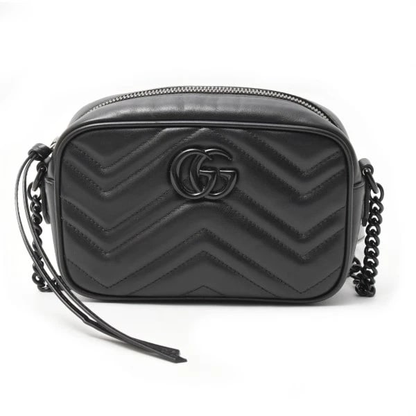GUCCI MINI CAMERA BAG SHOULDER BAG GG MARMONT BLACK: Gucci Mini Camera Bag Shoulder Bag GG Marmont Black Brand: GUCCI Type: Handbag Material: Exterior Material Leather Color: Exterior Color Black Size: W: 18.5cm x H: 12.5cm x D: 6cm Accessories: No
