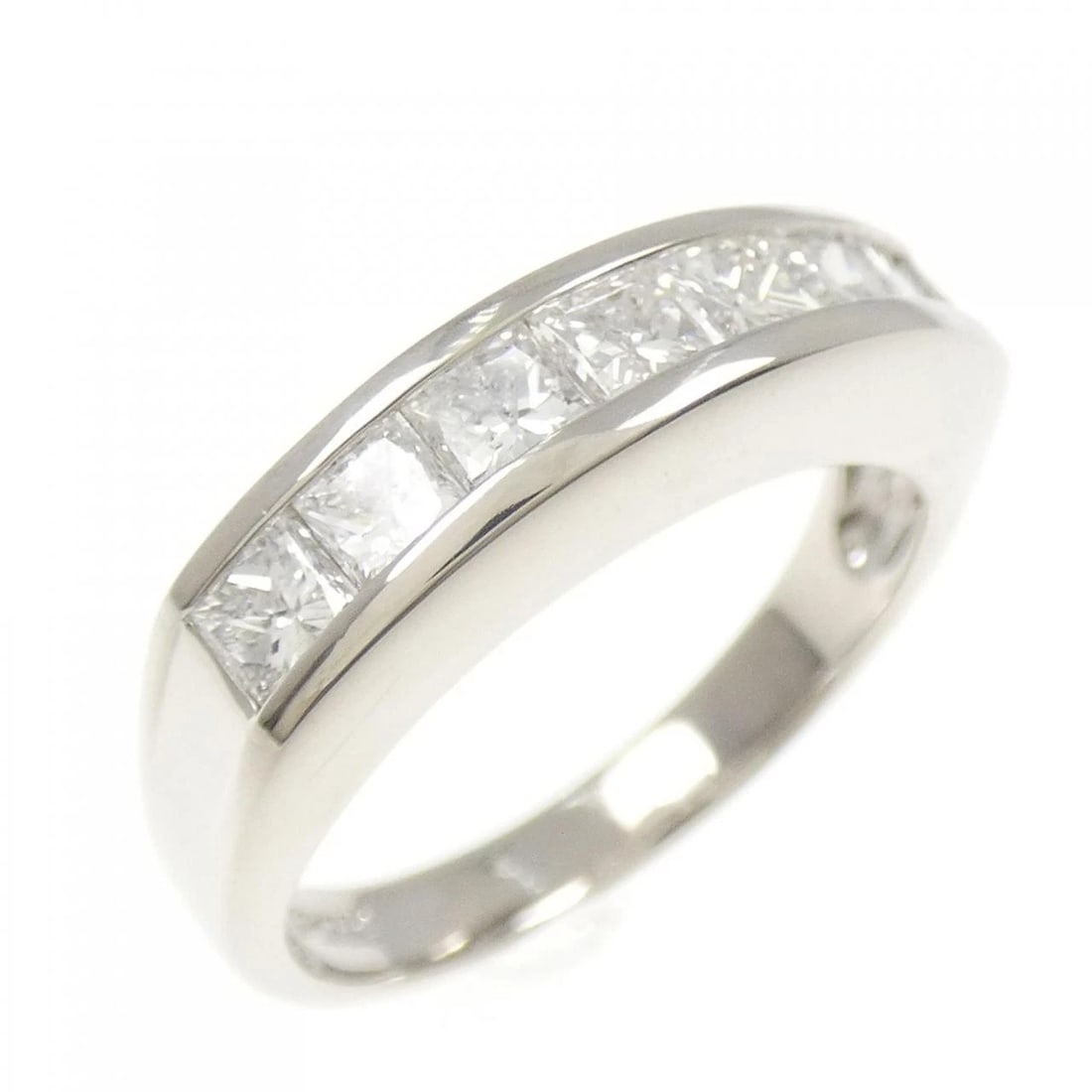 PT900 DIAMOND RING: PT900 Diamond Ring Brand: Unbranded Type: Diamond Ring Material: Platinum900, Main Stone/Creation Natural Color: Silver Size: US 6 1/4 Accessories: None Accessories Notice: When purchasing