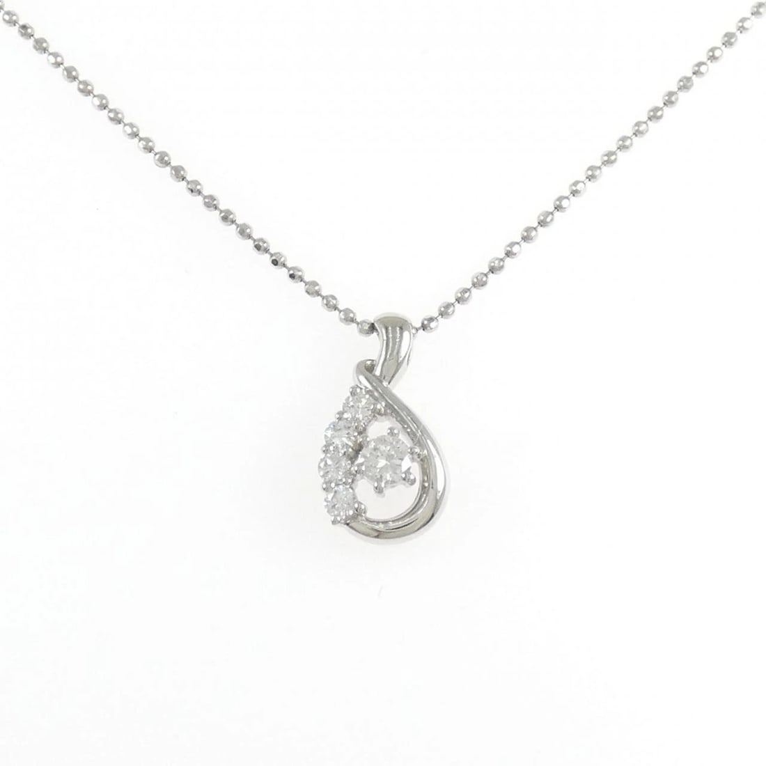 PT/PT850 DIAMOND NECKLACE: PT/PT850 Diamond Necklace Brand: Unbranded Type: Diamond Necklace Material: Platinum/Platinum850, Main Stone/Creation Natural Color: Silver Size: 40cmActual Size Pendant length approx. x width