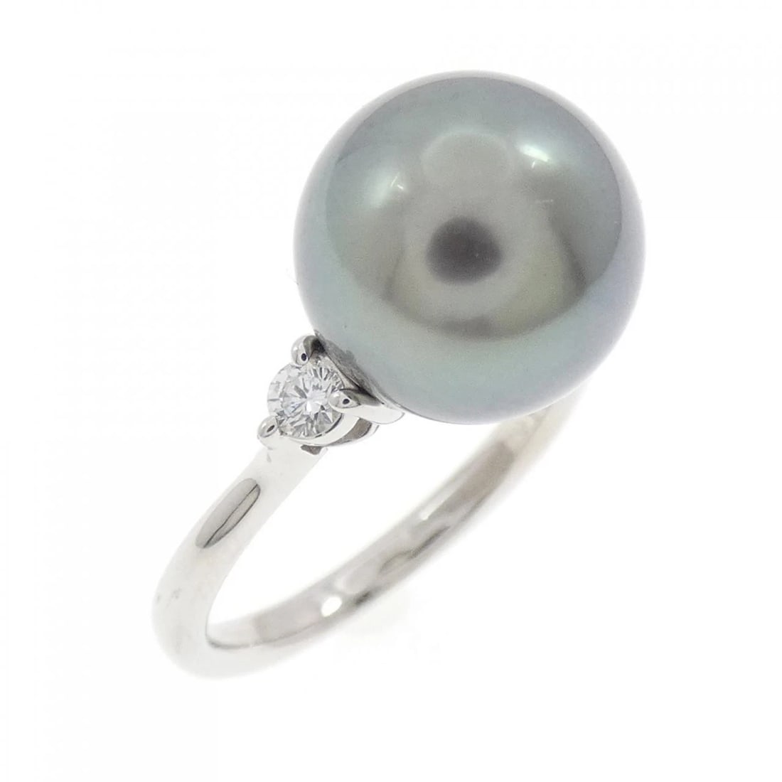 PT900 BLACK PEARL RING: PT900 Black pearl ring Brand: Unbranded Type: Black pearl ring Material: Platinum900, Main Stone/Creation Black PearlSecondary StoneNatural Color: Silver Size: US 5 1/4 Accessories: None