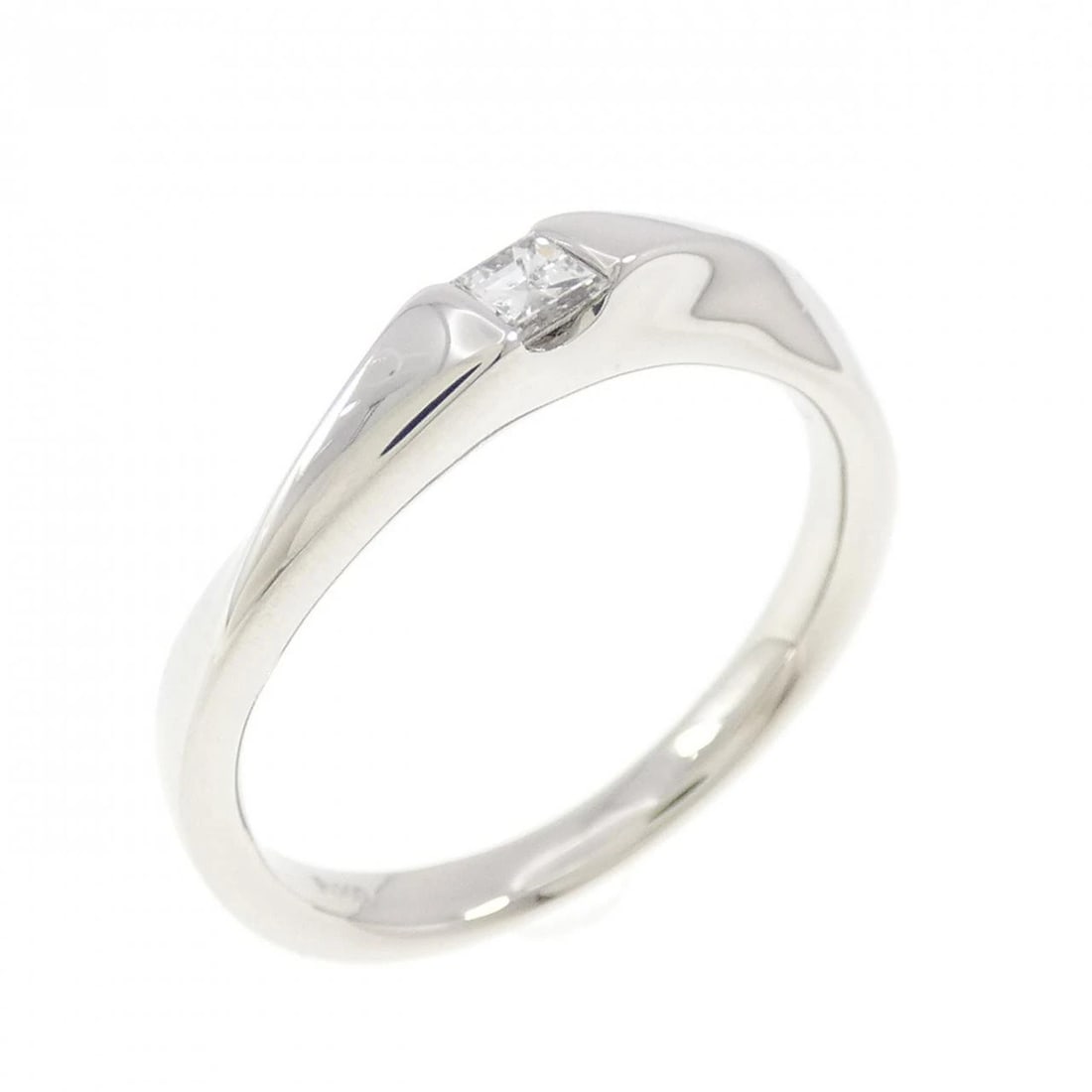 PT900 DIAMOND RING: PT900 Diamond Ring Brand: Unbranded Type: Diamond Ring Material: Platinum900, Main Stone/Creation Natural Color: Silver Size: US 5 1/4 Accessories: None Accessories Notice: When purchasing