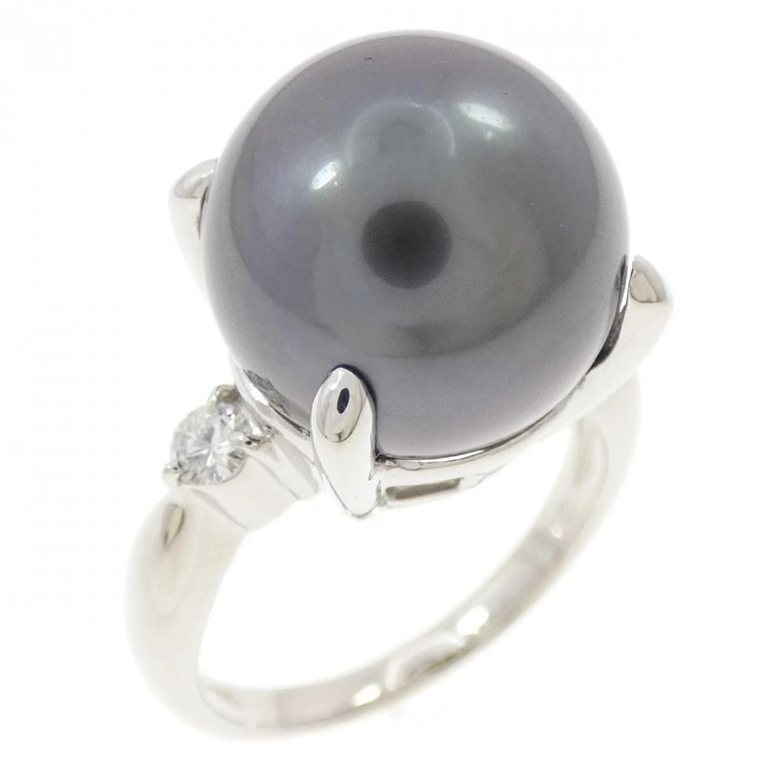 PT900 BLACK PEARL RING: PT900 Black pearl ring Brand: Unbranded Type: Black Pearl Ring Material: Platinum900, Main Stone/Creation Black Pearl Color: Platinum Size: US 6 Accessories: None Accessories Notice: When