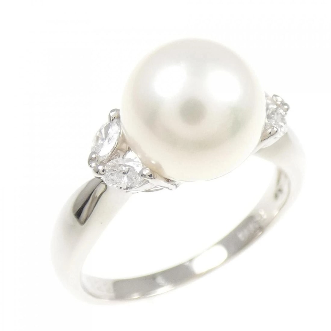 PT900 AKOYA PEARL RING: PT900 Akoya Pearl Ring Brand: Unbranded Type: Akoya Pearl Ring Material: Platinum900, Main Stone/Creation Akoya Pearl Color: Platinum Size: US 6 Accessories: None Accessories Notice: When