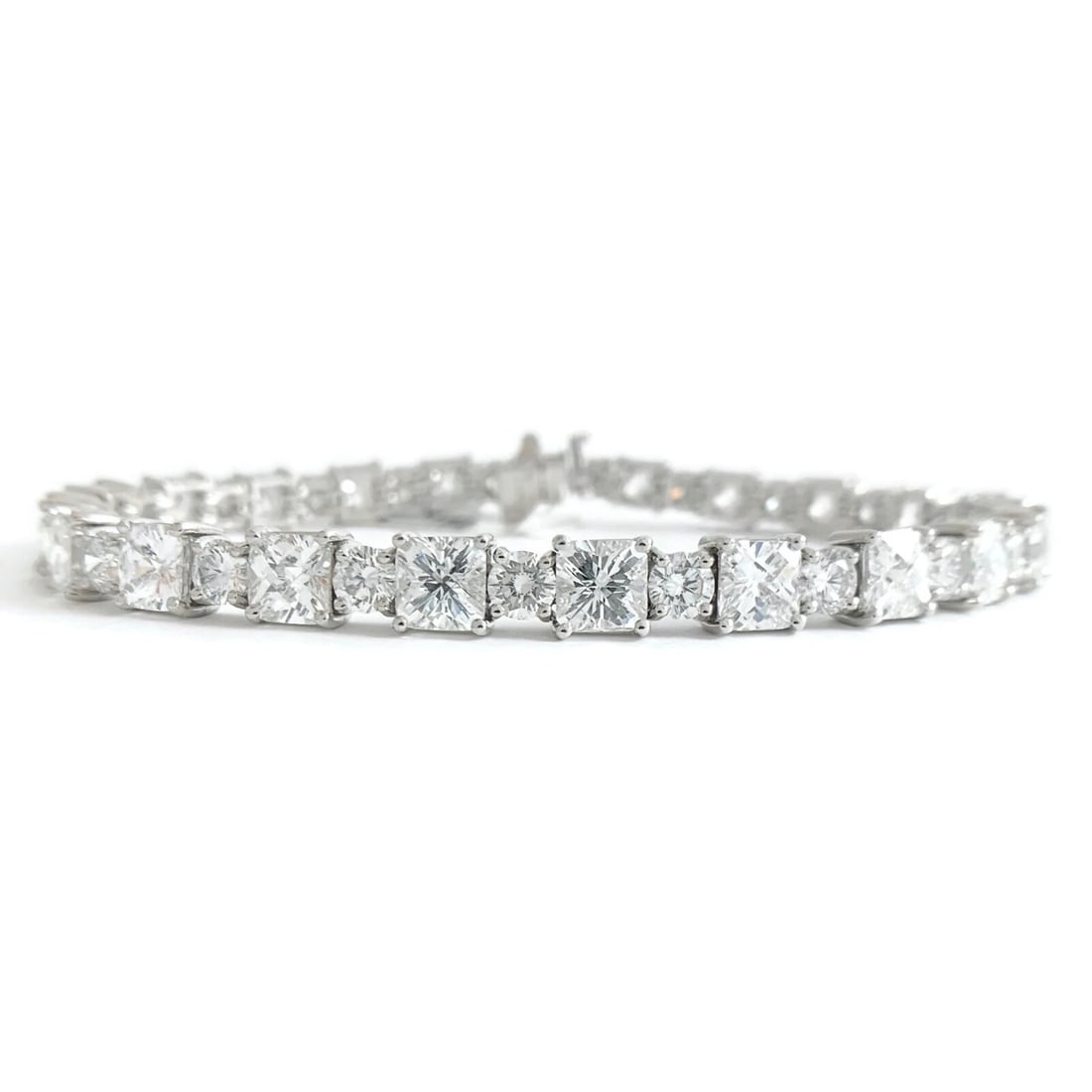 SQUARE CUSHION ROUND DIAMOND TENNIS BRACELET PLATINUM: Square Cushion Round Diamond Tennis Bracelet Platinum Brand: Salvatore & Co. Type: Bracelet Material: Platinum, Main Stone/Creation Natural Color: none Size: Length: 7 inches Width: 5 mm 