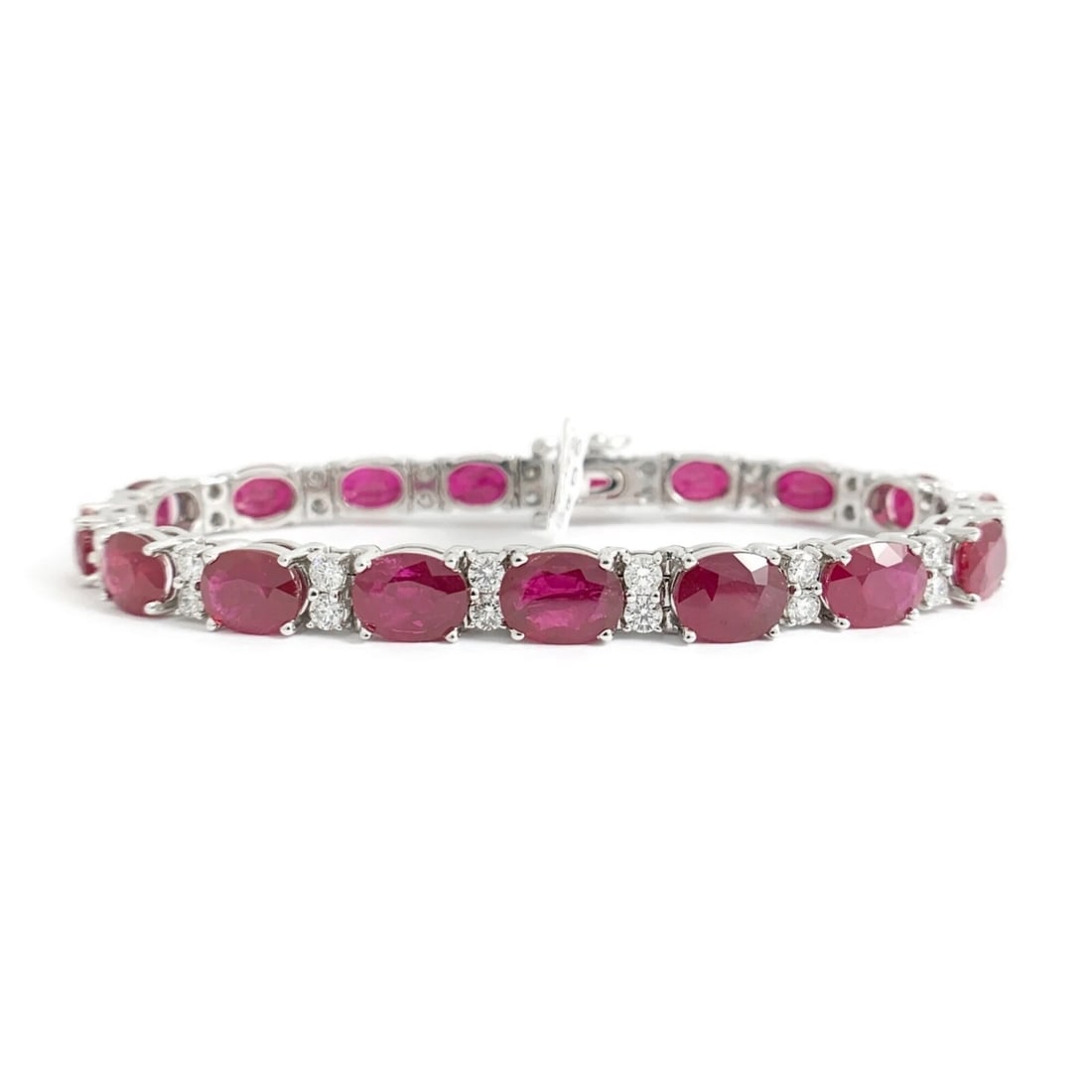 LARGE OVAL RUBY DIAMOND GEMSTONE TENNIS BRACELET: Large Oval Ruby Diamond Gemstone Tennis Bracelet Brand: Unbranded Type: Bracelet Material: 18K white gold, Main Stone/Creation Natural Color: Red Size: Length: 7.25 inches Width: 6 mm Accessories