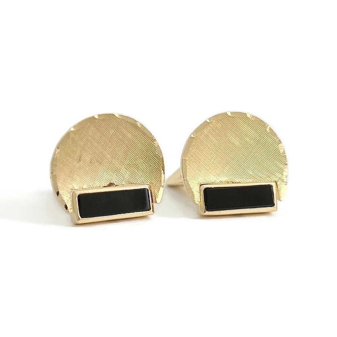 BLACK ONYX GREEN SERPENTINE CUFFLINKS: Black Onyx Green Serpentine Cufflinks Brand: Estate Type: Cufflinks Material: 14K yellow gold, Main Stone/Creation Natural Color: Gold Size: Measurements: 17 mm x 19 mm Accessories: None A