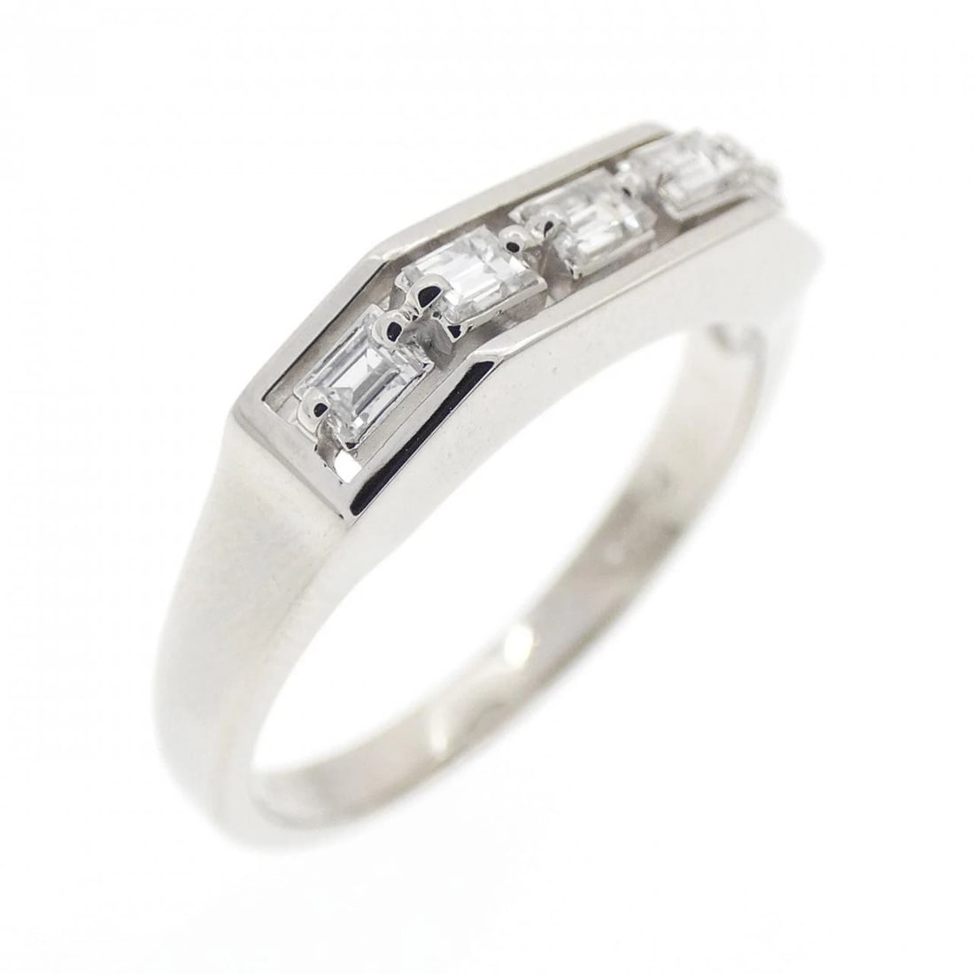 PT900 DIAMOND RING: PT900 Diamond Ring Brand: Unbranded Type: Diamond ring Material: PT900, Color: platinum Size: US 5 1/4 Accessories: None Accessories Notice: When purchasing pre-owned goods, please refer t