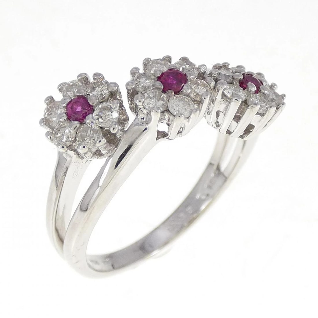 K18WG FLOWER RUBY RING: K18WG Flower Ruby Ring Brand: Unbranded Type: Ruby Ring Material: K18WG, Main Stone/Creation Ruby Color: white Size: US 6 1/4 Accessories: None Accessories Notice: When purchasing pre-owned