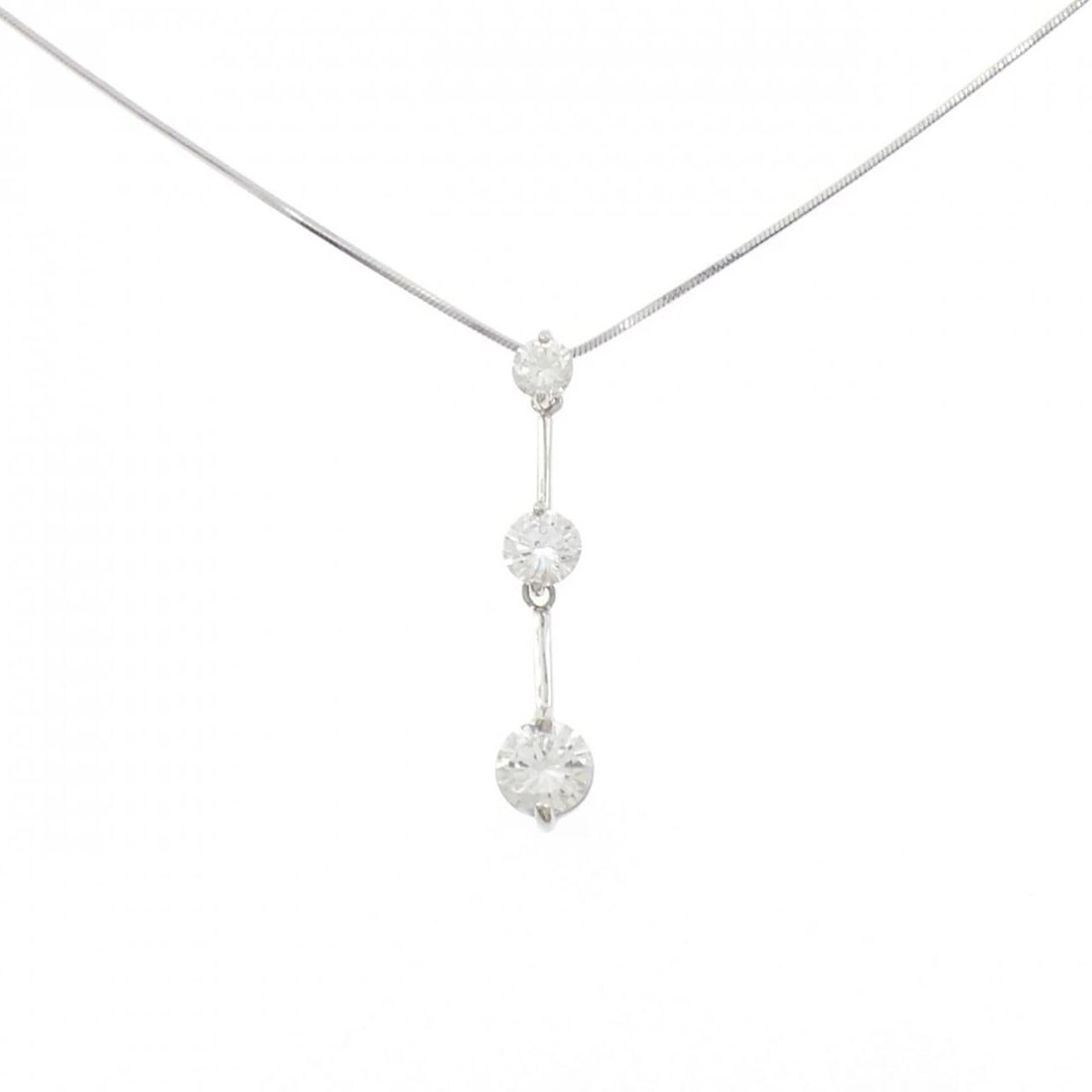 PT900/PT850 DIAMOND NECKLACE: PT900/PT850 Diamond Necklace Brand: Unbranded Type: Diamond Necklace Material: PT900/PT850, Color: platinum Size: Actual Size Pendant length approx. x width approx.: 27.7mmx5.2mm Chain maximum wid