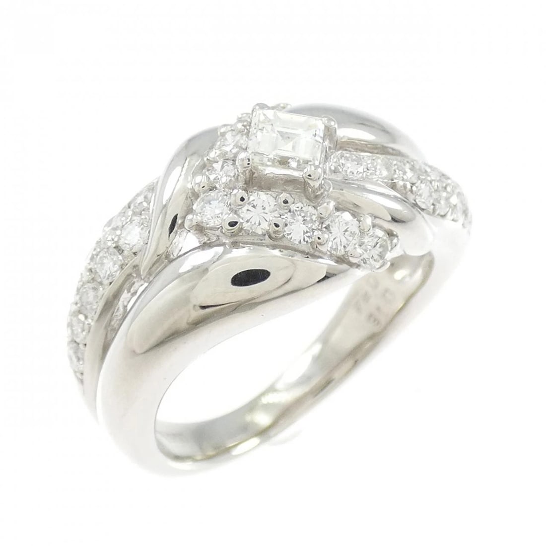 PT900 DIAMOND RING: PT900 Diamond Ring Brand: Unbranded Type: Diamond ring Material: PT900, Color: platinum Size: US 5 1/4 Accessories: None Accessories Notice: When purchasing pre-owned goods, please refer t