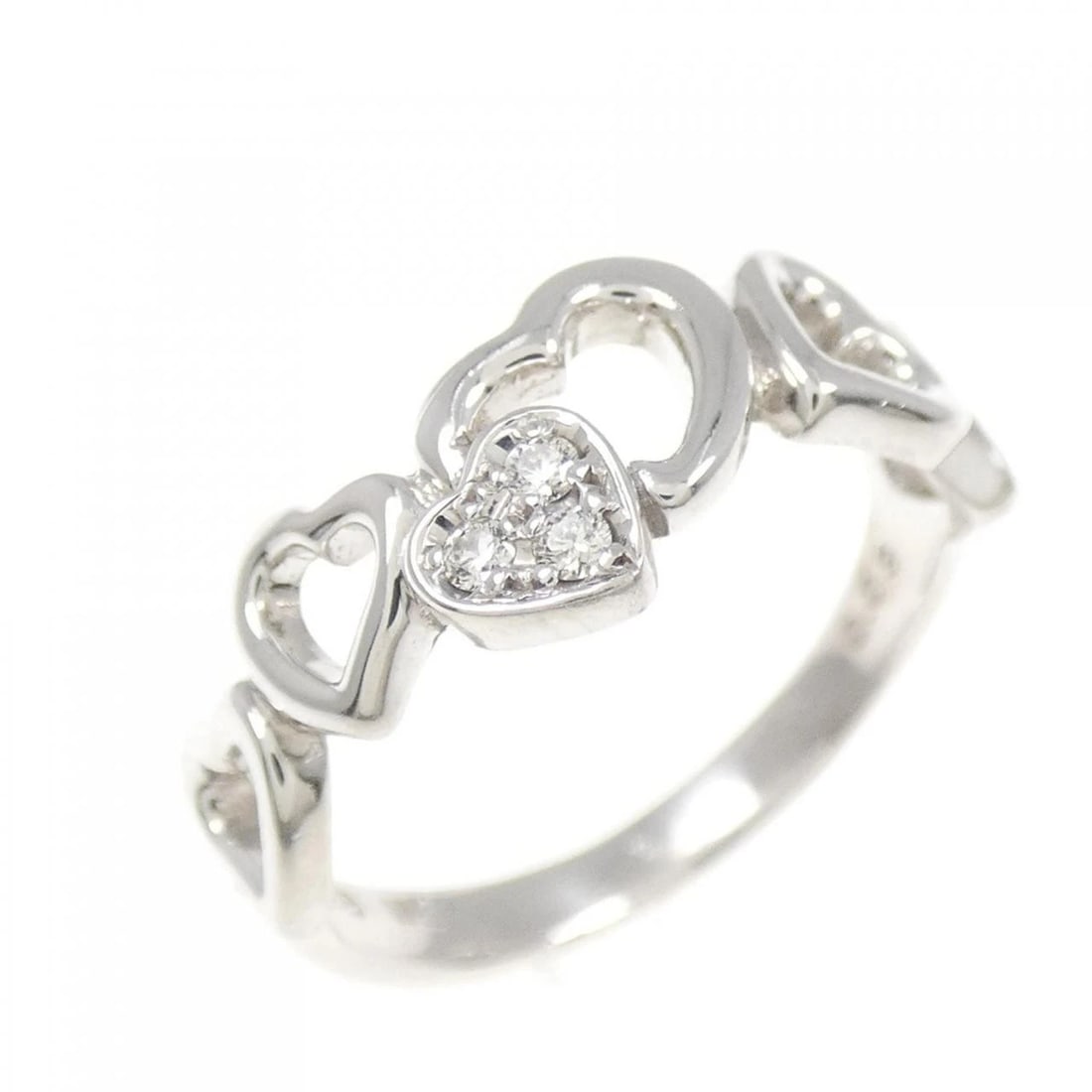 K18WG HEART DIAMOND RING: K18WG Heart Diamond Ring Brand: Unbranded Type: Diamond Ring Material: K18WG, Color: white Size: US 3 1/2 Accessories: None Accessories Notice: When purchasing pre-owned goods, please refer