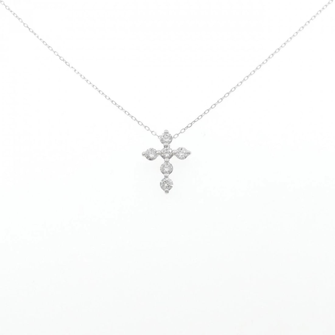 K18WG CROSS DIAMOND NECKLACE: K18WG Cross Diamond Necklace Brand: Unbranded Type: Diamond Necklace Material: K18WG, Color: white Size: Actual Size Pendant length approx. x width approx.: 14.3mmx10.9mm Chain maximum width