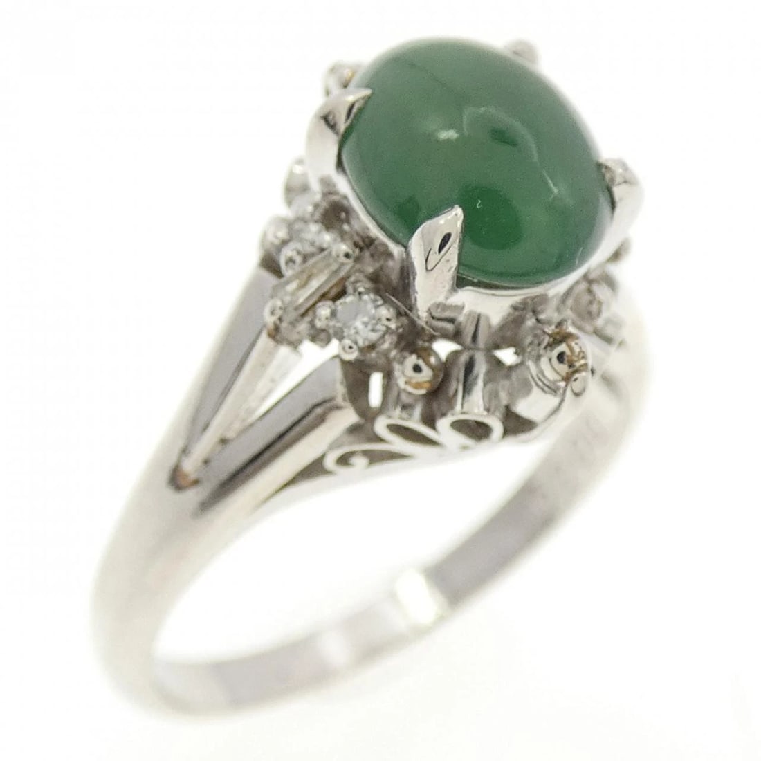 PT900 JADE RING: PT900 Jade Ring Brand: Unbranded Type: Jade Ring Material: PT900, Main Stone/Creation Jade Color: platinum Size: US 6 1/2 Accessories: None Accessories Notice: When purchasing pre-owned