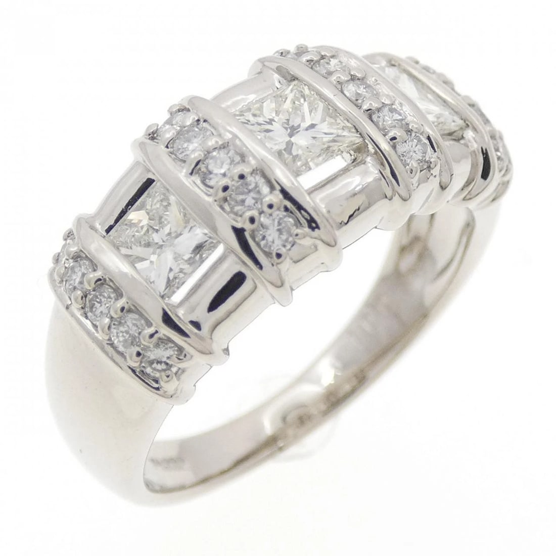 PT900 DIAMOND RING: PT900 Diamond Ring Brand: Unbranded Type: Diamond Ring Material: PT900, Color: platinum Size: US 6 1/4 Accessories: None Accessories Notice: When purchasing pre-owned goods, please refer to