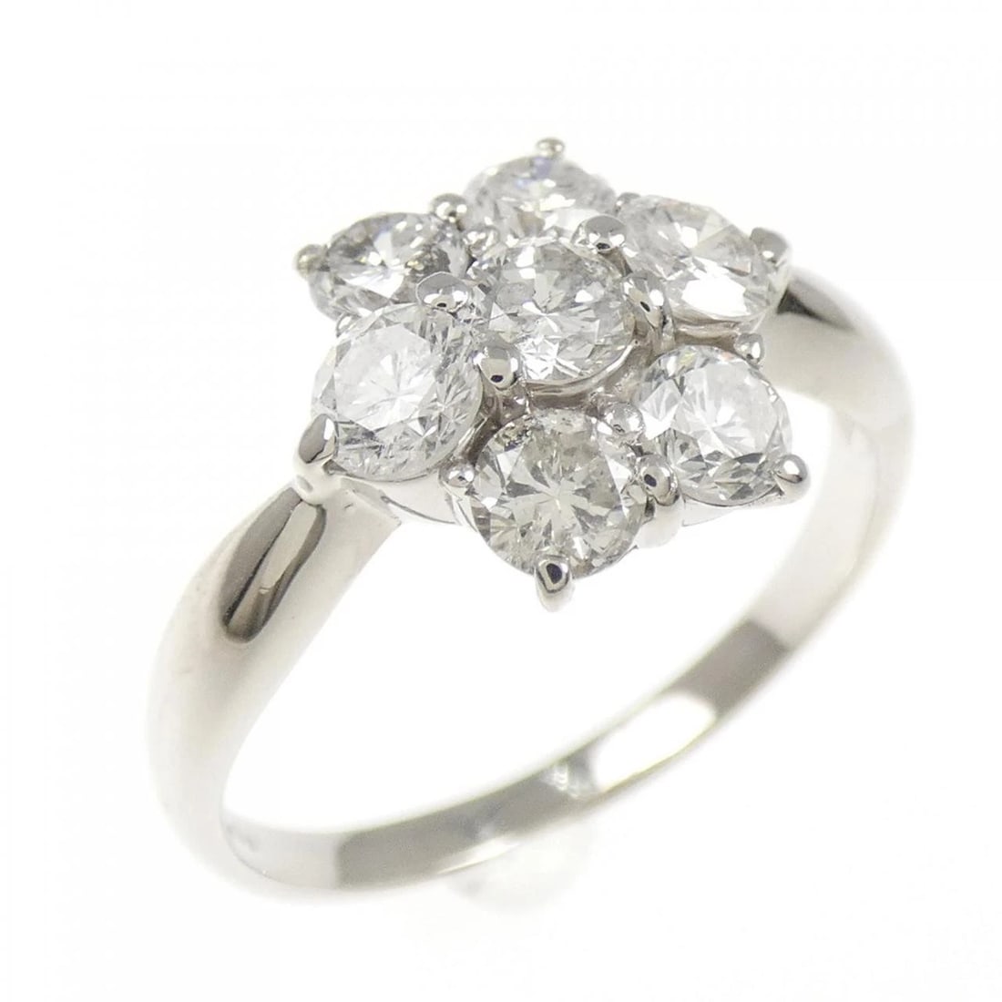 PT900 FLOWER DIAMOND RING: PT900 Flower Diamond Ring Brand: Unbranded Type: Diamond Ring Material: PT900, Color: platinum Size: US 5 3/4 Accessories: None Accessories Notice: When purchasing pre-owned goods, please