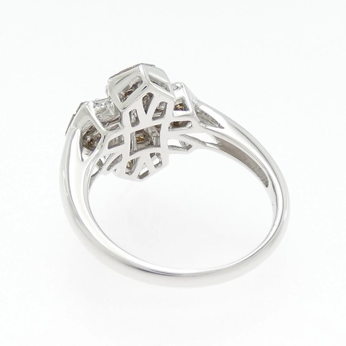K18WG DIAMOND RING - 3