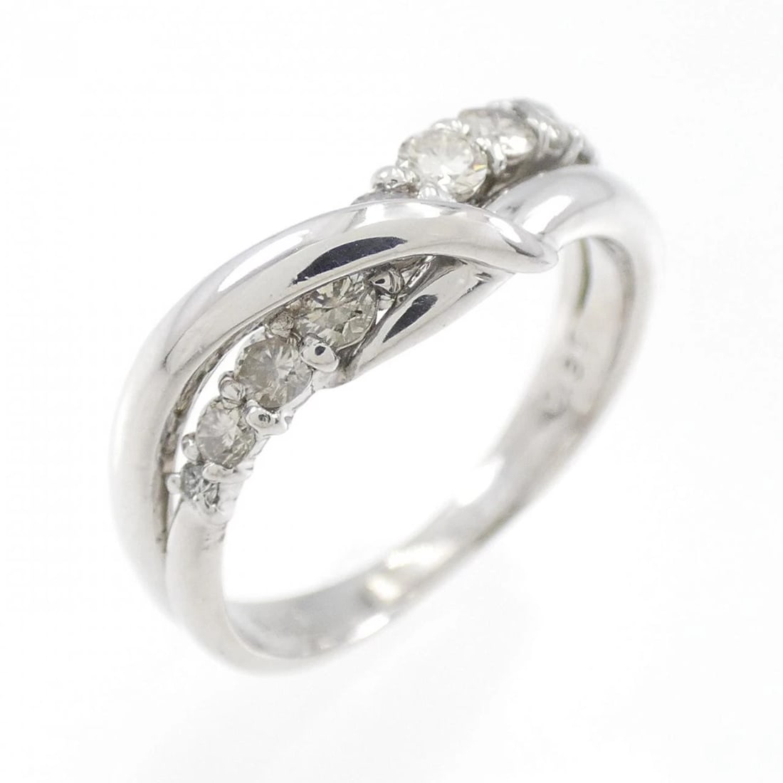 PT900 DIAMOND RING: PT900 Diamond Ring Brand: Unbranded Type: Diamond Ring Material: Platinum900, Color: NONE Size: US 4 Accessories: None Accessories Notice: When purchasing pre-owned goods, please refer to the