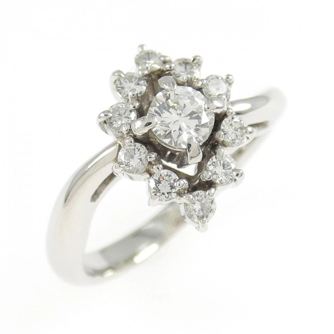 PT900 DIAMOND RING: PT900 Diamond Ring Brand: Unbranded Type: Diamond ring Material: Platinum900, Color: NONE Size: US 5 3/4 Accessories: None Accessories Notice: When purchasing pre-owned goods, please refer to