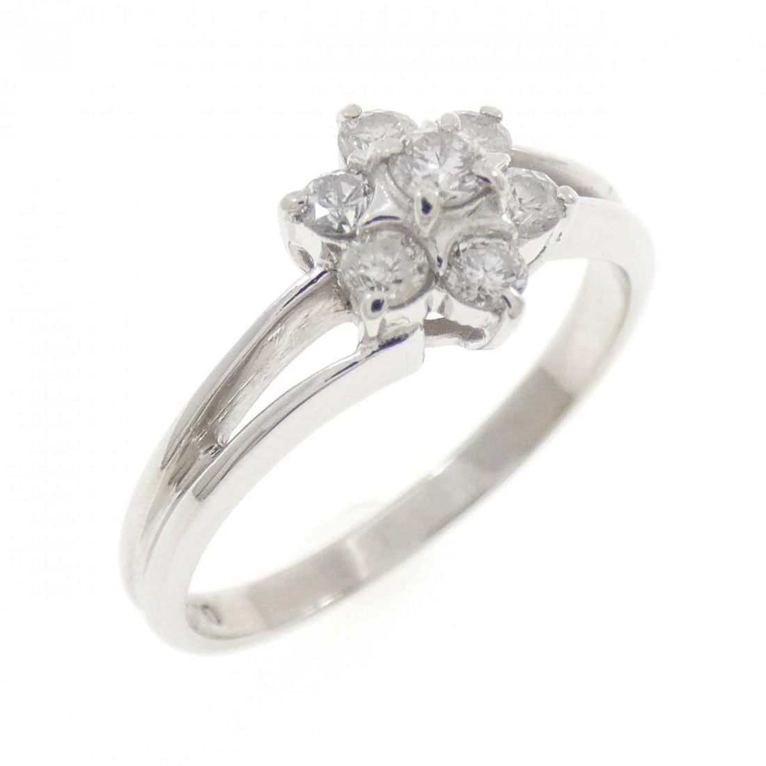 PT900 FLOWER DIAMOND RING: PT900 Flower Diamond Ring Brand: Unbranded Type: Diamond Ring Material: Platinum900, Color: NONE Size: US 6 1/4 Accessories: None Accessories Notice: When purchasing pre-owned goods, pleas