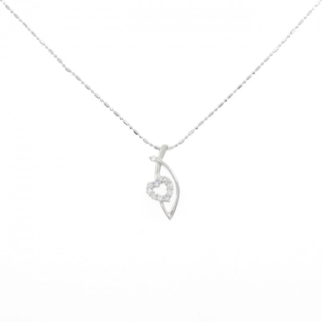 750WG HEART DIAMOND NECKLACE: 750WG Heart Diamond Necklace Brand: Unbranded Type: Diamond Necklace Material: 750 white gold, Color: white gold Size: 41cm Actual Size Pendant length approx. x width approx.: 19.1mmx8.6mm