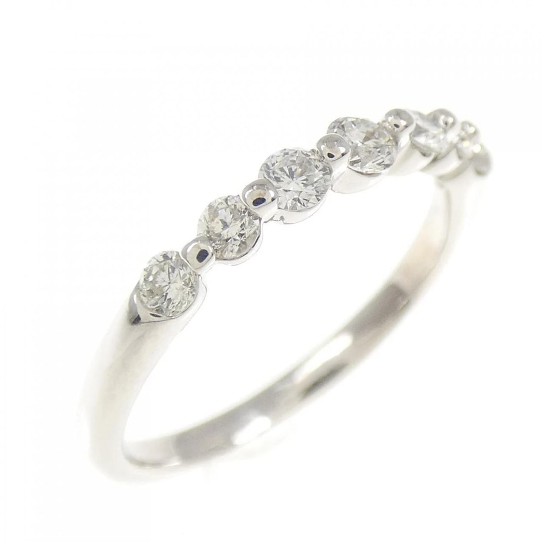 K18WG DIAMOND RING: K18WG Diamond Ring Brand: Unbranded Type: Diamond Ring Material: K18 white gold, Color: white gold Size: US 4 1/2 Accessories: None Accessories Notice: When purchasing pre-owned goods, please