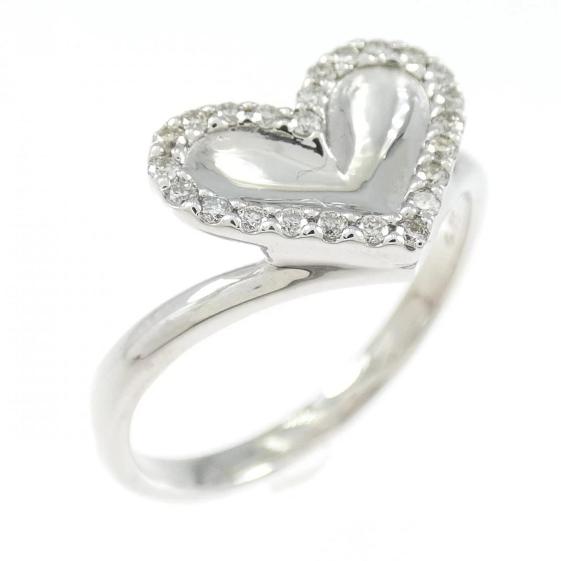PT900 HEART DIAMOND RING: PT900 Heart Diamond Ring Brand: Unbranded Type: Diamond Ring Material: Platinum900, Color: Platinum Size: US 6 1/4 Accessories: None Accessories Notice: When purchasing pre-owned goods,