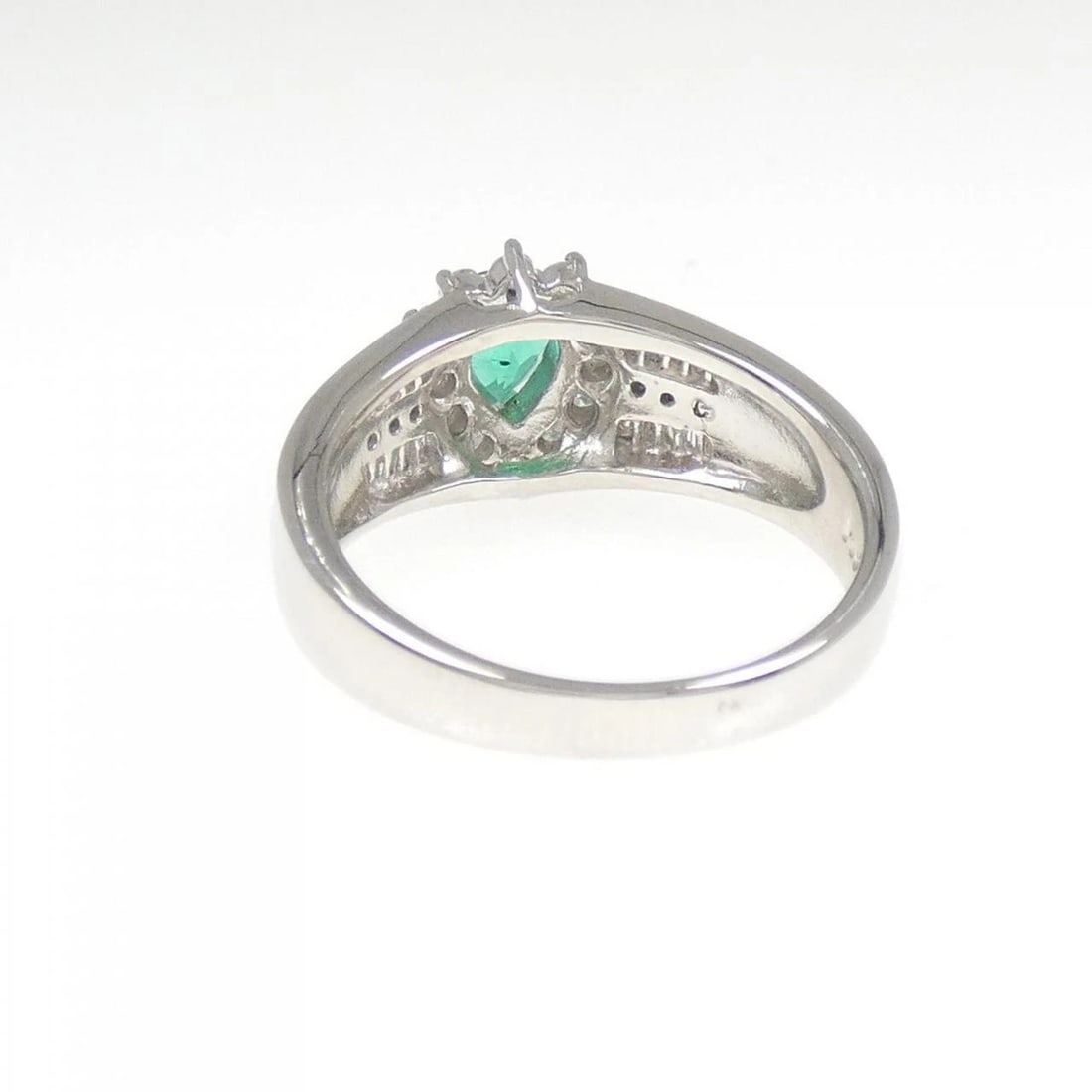 PT900 EMERALD RING - 3
