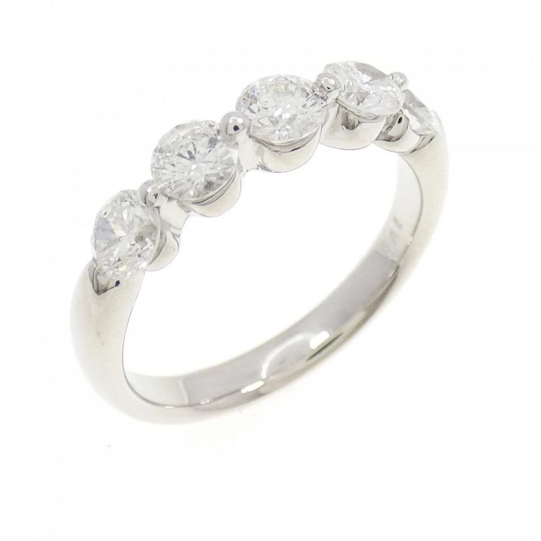 PT900 DIAMOND RING: PT900 Diamond Ring Brand: Unbranded Type: Diamond ring Material: Platinum900, Color: Platinum Size: US 5 3/4 Accessories: None Accessories Notice: When purchasing pre-owned goods, please