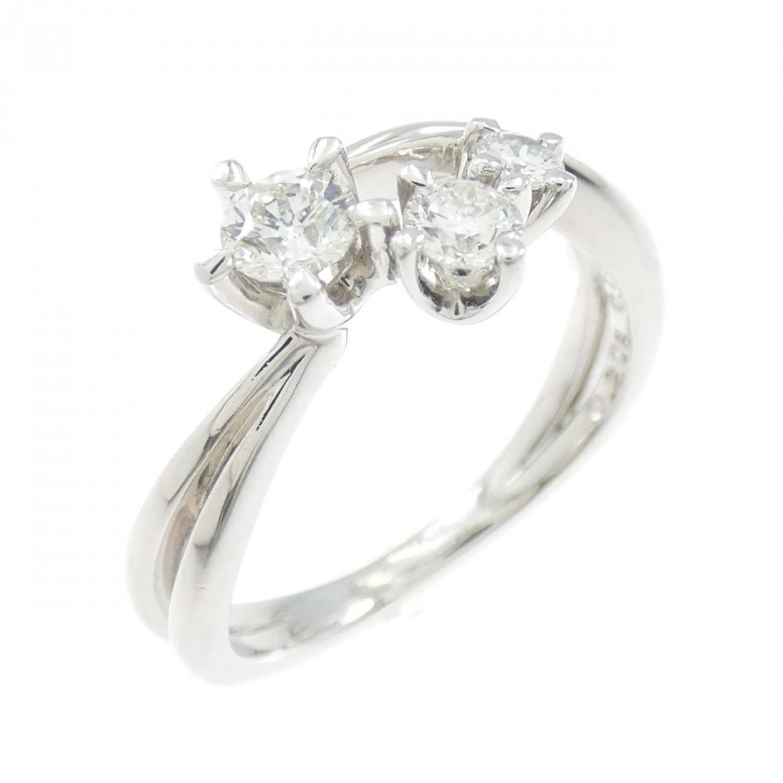 PT900 DIAMOND RING: PT900 Diamond Ring Brand: Unbranded Type: Diamond ring Material: Platinum900, Color: Platinum Size: US 5 3/4 Accessories: None Accessories Notice: When purchasing pre-owned goods, please