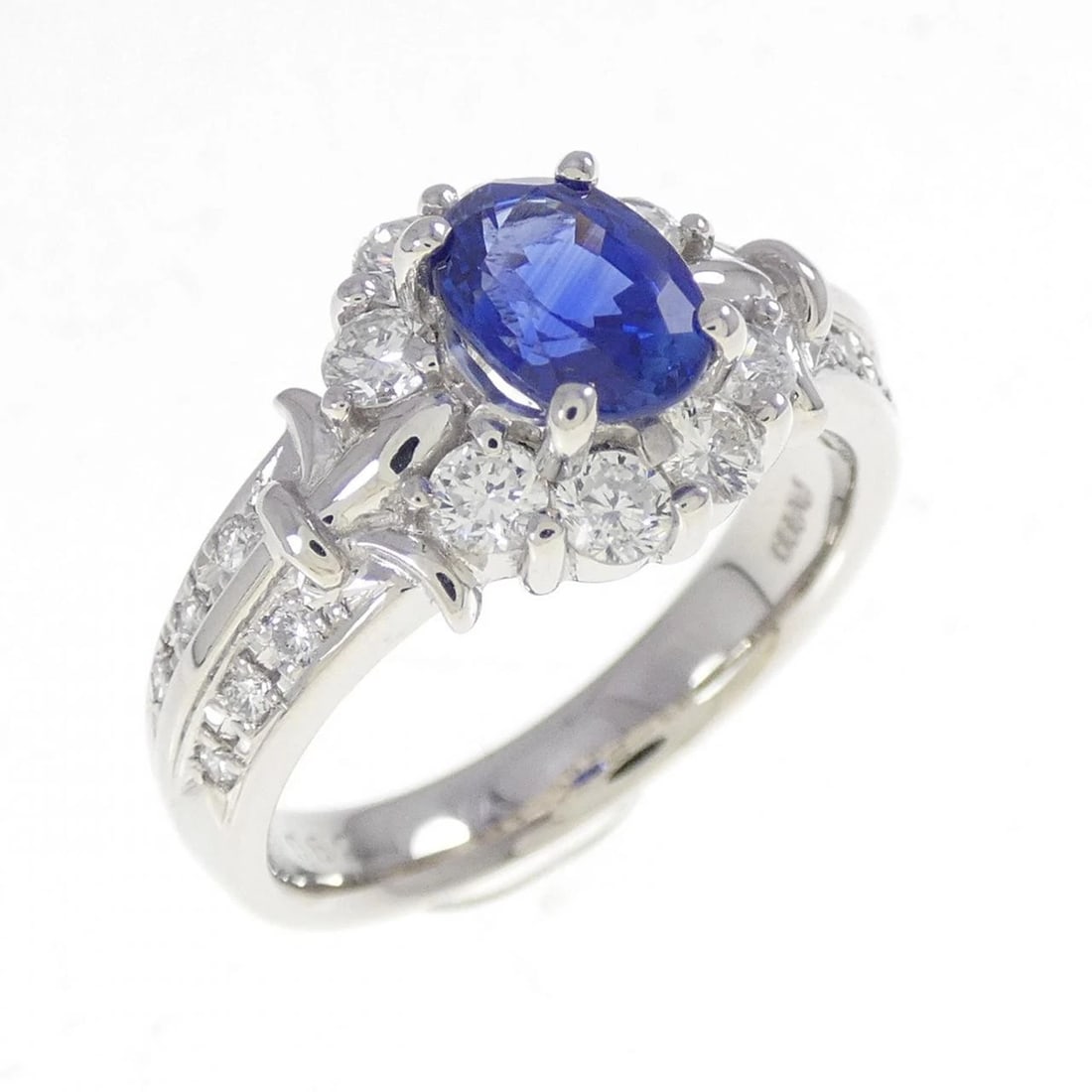PT900 SAPPHIRE RING: PT900 Sapphire Ring Brand: Unbranded Type: Sapphire Ring Material: Platinum900, Color: Platinum Size: US 6 1/4 Accessories: None Accessories Notice: When purchasing pre-owned goods, please
