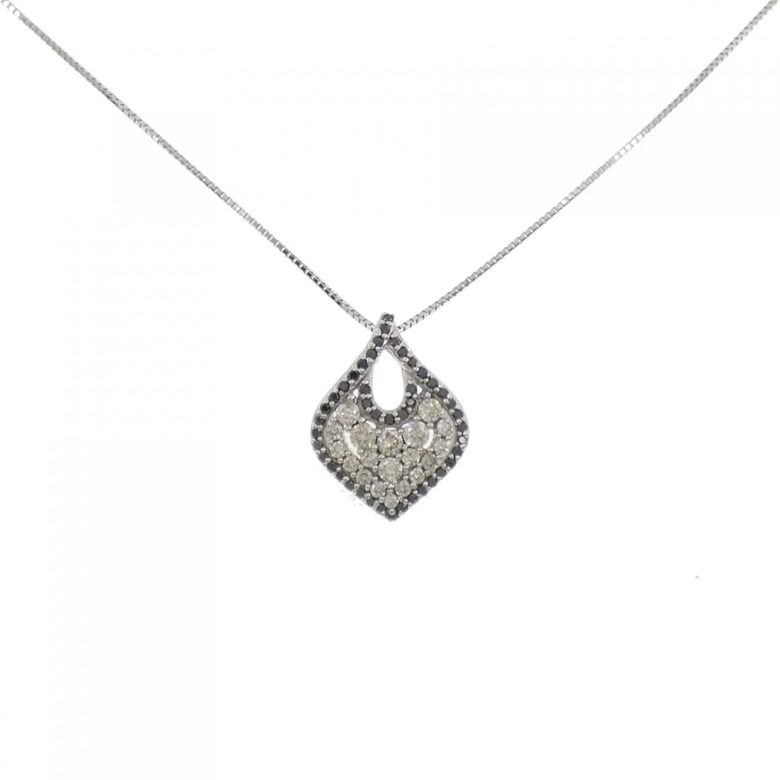 K18WG DIAMOND NECKLACE: K18WG Diamond Necklace Brand: Unbranded Type: Diamond Necklace Material: K18 white gold, Color: white gold Size: 45cm,Actual Size Pendant length approx. x width approx.: 18.1mmx13.6mm Chain