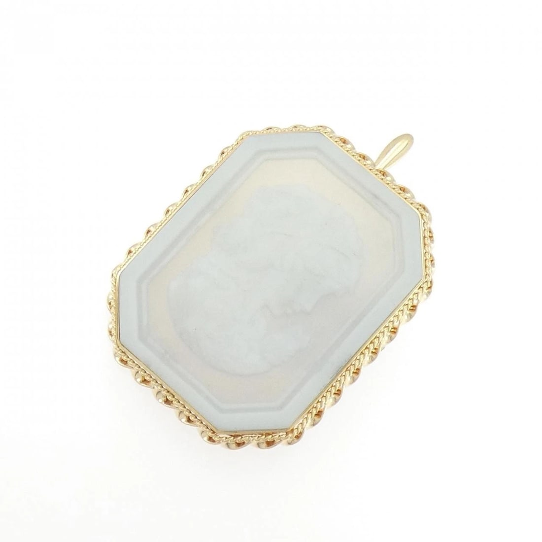 K18YG AGATE CAMEO PENDANT: K18YG Agate Cameo Pendant Brand: Unbranded Type: Agate Cameo Pendant/Brooch Material: K18 yellow gold, Color: yellow gold Size: Actual Size Approx. length x width: 45.3mm x 31.1mm 
