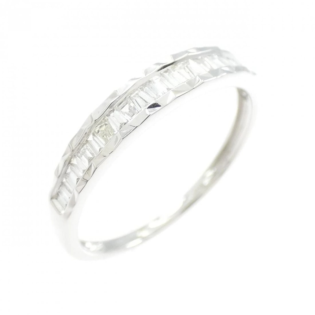 K18WG DIAMOND RING: K18WG Diamond Ring Brand: Unbranded Type: Diamond Ring Material: K18 white gold, Color: white gold Size: US 6 1/4 Accessories: None Accessories Notice: When purchasing pre-owned goods, please