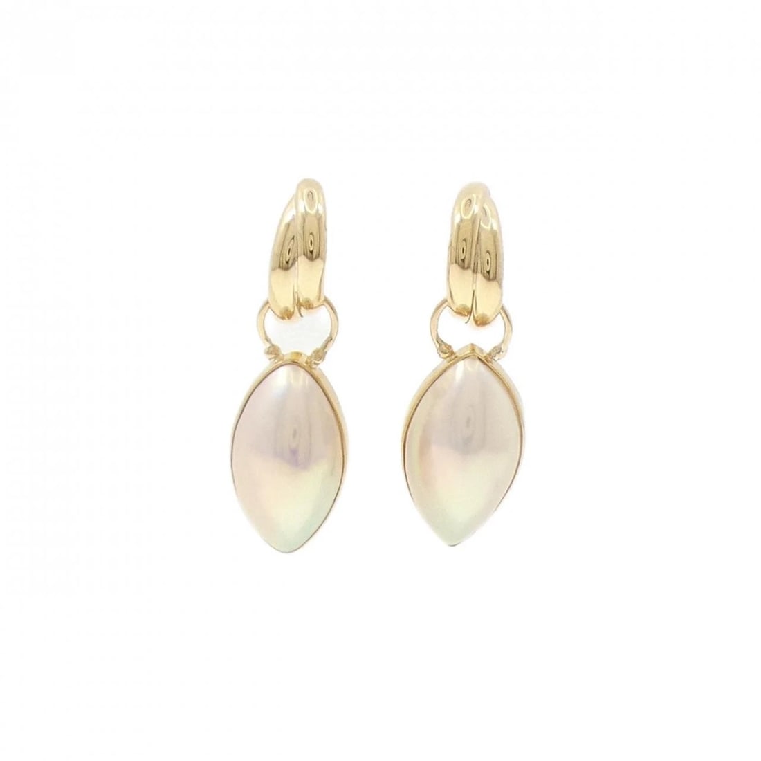 18K YELLOW GOLD MABE PEARL PIERCE: 18K Yellow Gold Mabe Pearl Pierce Brand: Unbranded Type: Mabe Pearl Pierce/Earring Material: K18 yellow gold, Color: yellow gold Size: Actual Size Approx. length x width: 31.3mm x 10.6mm Accessor