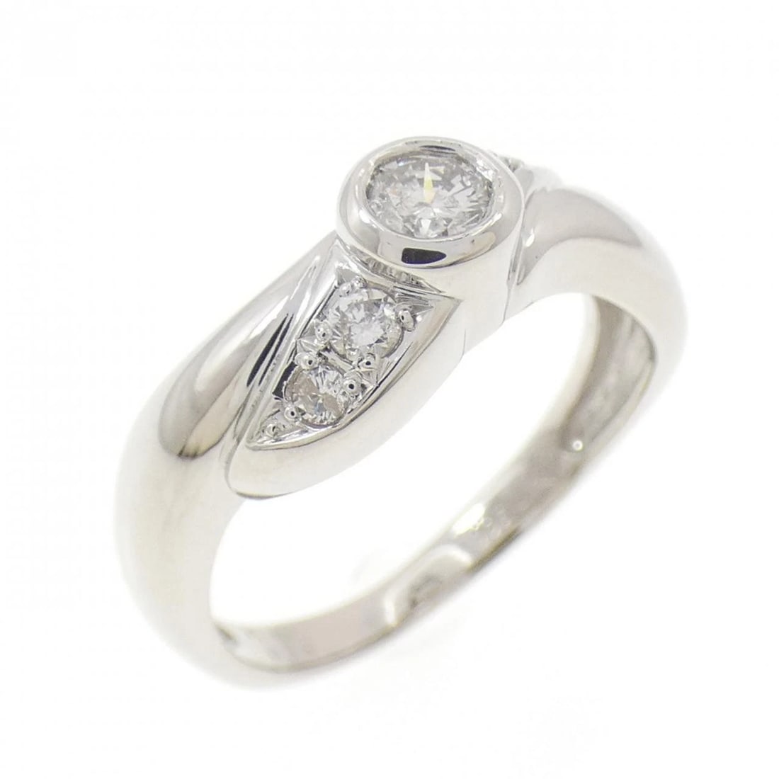 PT900 DIAMOND RING: PT900 Diamond Ring Brand: Unbranded Type: Diamond Ring Material: PT900, Color: platinum Size: US 5 3/4 Accessories: None Accessories Notice: When purchasing pre-owned goods, please refer to