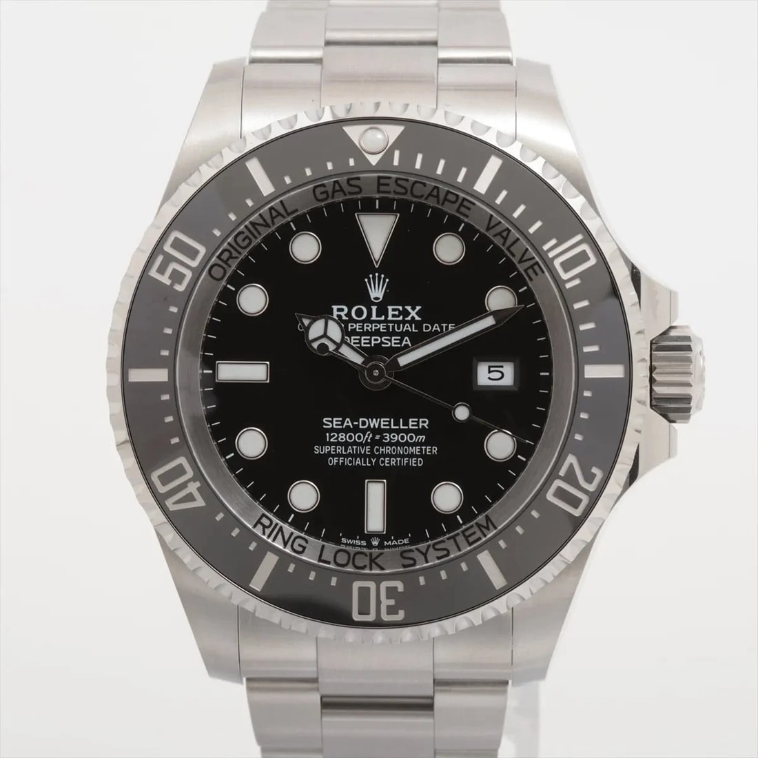 ROLEX SEA DWELLER DEEP SS BLACK: Rolex Sea Dweller Deep SS black Brand: Rolex Type: Wristwatch Material: SS Color: Dial Color Black Size: Case:W1.6 x H1.6inch / W44 x H44 Circumference of Wrist:6.3inch / 16 Accessories: None