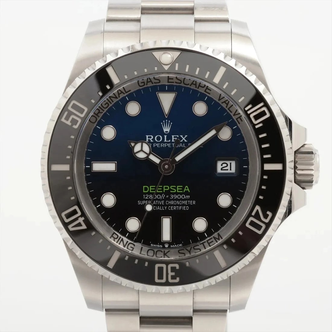 ROLEX SEA DWELLER DEEP SS D BLUE: Rolex Sea Dweller Deep SS D blue Brand: Rolex Type: Wristwatch Material: SS Color: Dial Color D blue Size: Case:W1.6 x H1.6inch / W44 x H44 Circumference of Wrist:6.7inch / 17 Accessories: