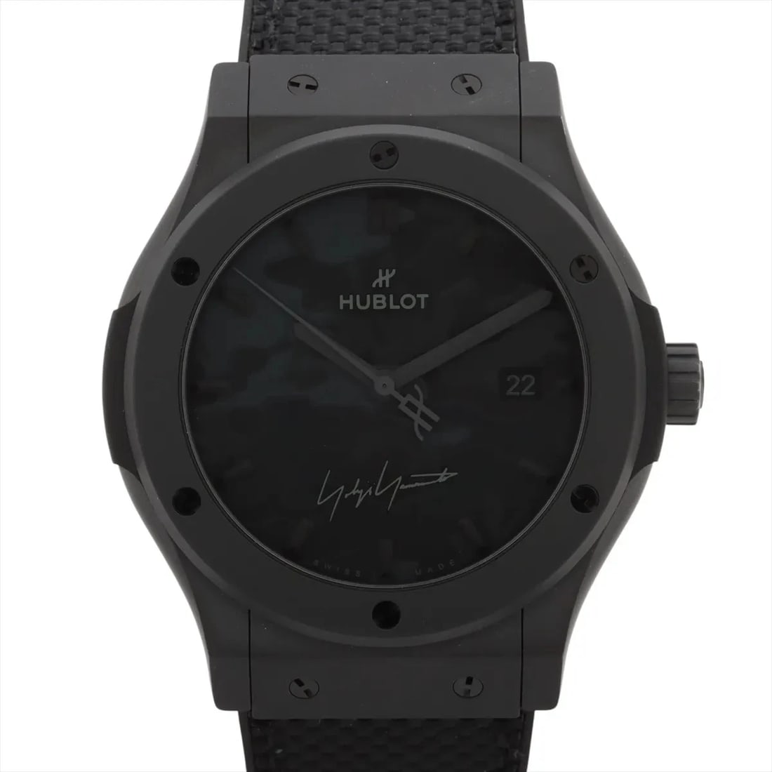 HUBLOT CLASSIC FUSION BLACK SS & R: Hublot Classic Fusion black SS & R Brand: Hublot Type: Wristwatch Material: CE × SS × rubber Color: Dial Color Black Size: Case:W1.6 x H1.6inch / W42 x H42 Accessories: None Accessories