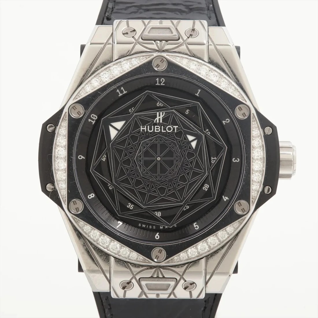 HUBLOT BIG BANG DIAMOND SS: Hublot BIG BANG Diamond SS Brand: Hublot Type: Wristwatch Material: SS & Rubber Color: Dial Color Black Size: Case:W1.2 x H1.2inch / W37 x H37 Circumference of Wrist:6.9inch / 17.5 