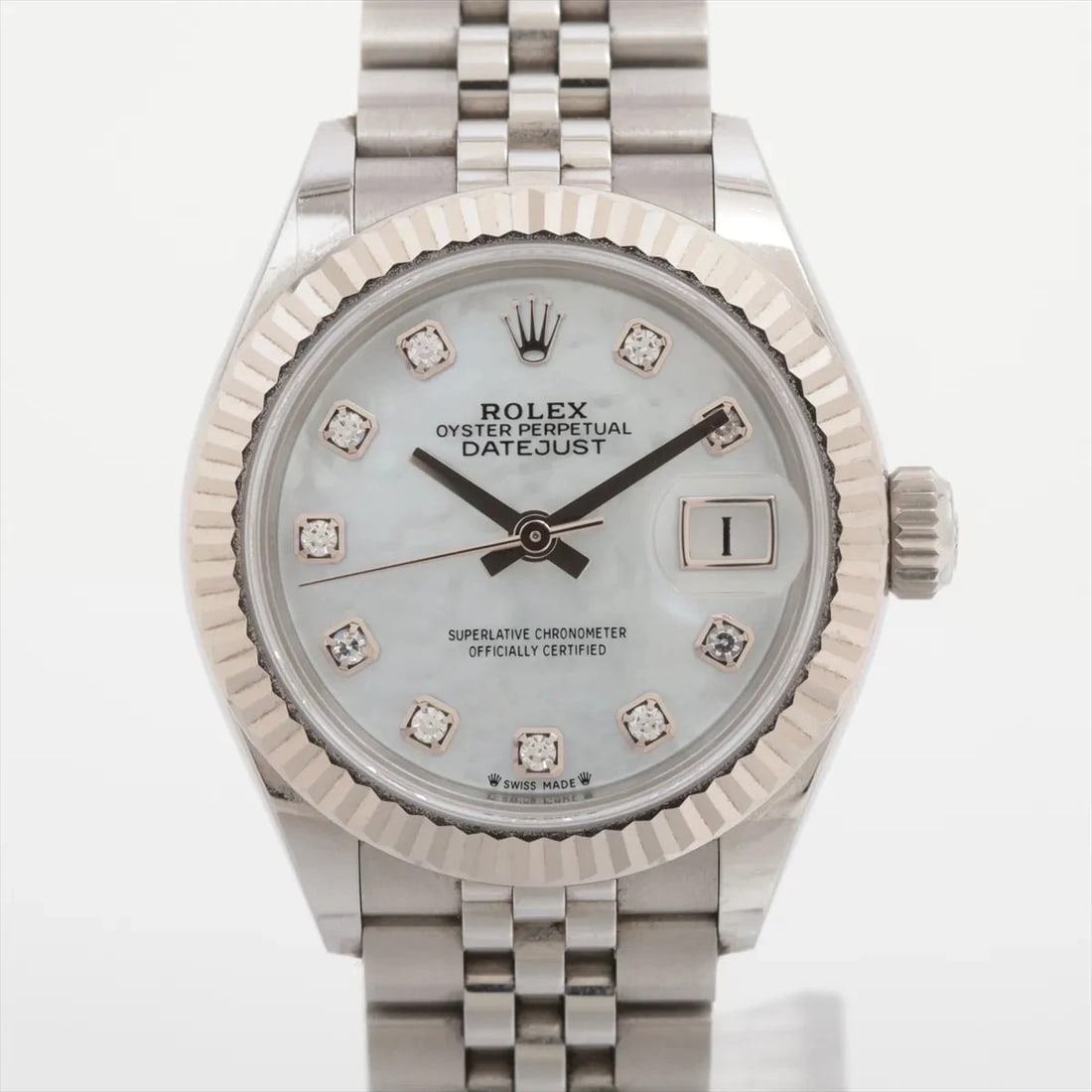 ROLEX DATEJUST SS×WG WHITE SHELL: Rolex Datejust SS×WG white shell Brand: Rolex Type: Wristwatch Material: SS×WG Color: Dial Color white shell Size: Case:W0.8 x H0.8inch / W28 x H28 Circumference of Wrist:5.7inch / 14.5 Accesso