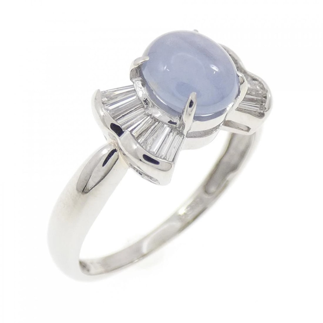 PT900 STAR SAPPHIRE RING: PT900 Star Sapphire Ring Brand: Unbranded Type: Star Sapphire Ring Material: Platinum900, Main Stone/Creation Star SapphireSecondary Stone Natural Color: None Size: US5 1/4 Accessories: None