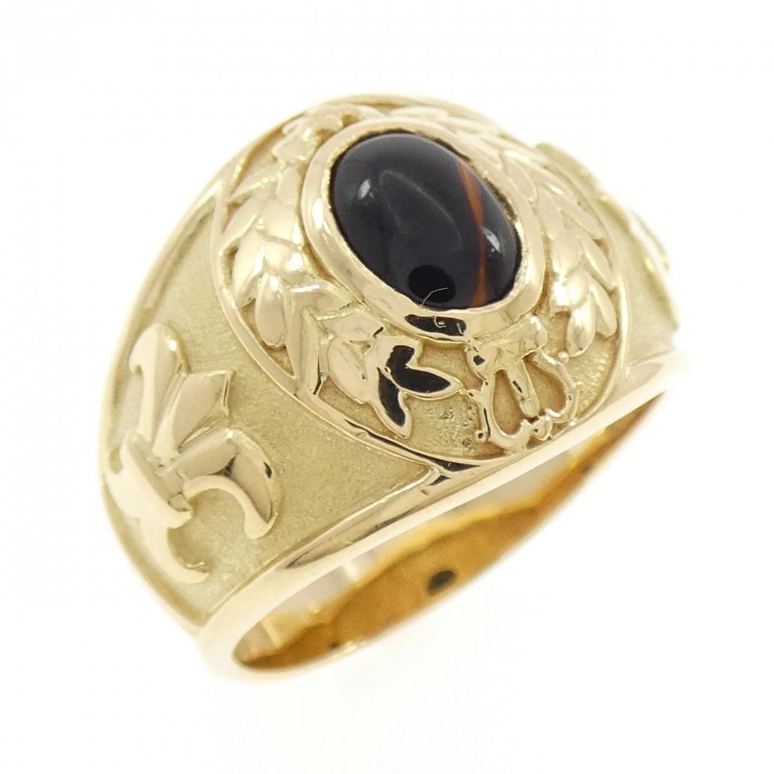 K18YG ONYX RING: K18YG Onyx Ring Brand: Unbranded Type: Onyx Ring Material: K18 yellow gold, Main Stone/Creation onyx Color: Yellow Gold Size: US8 1/4 Accessories: None Accessories Notice: When purchasing