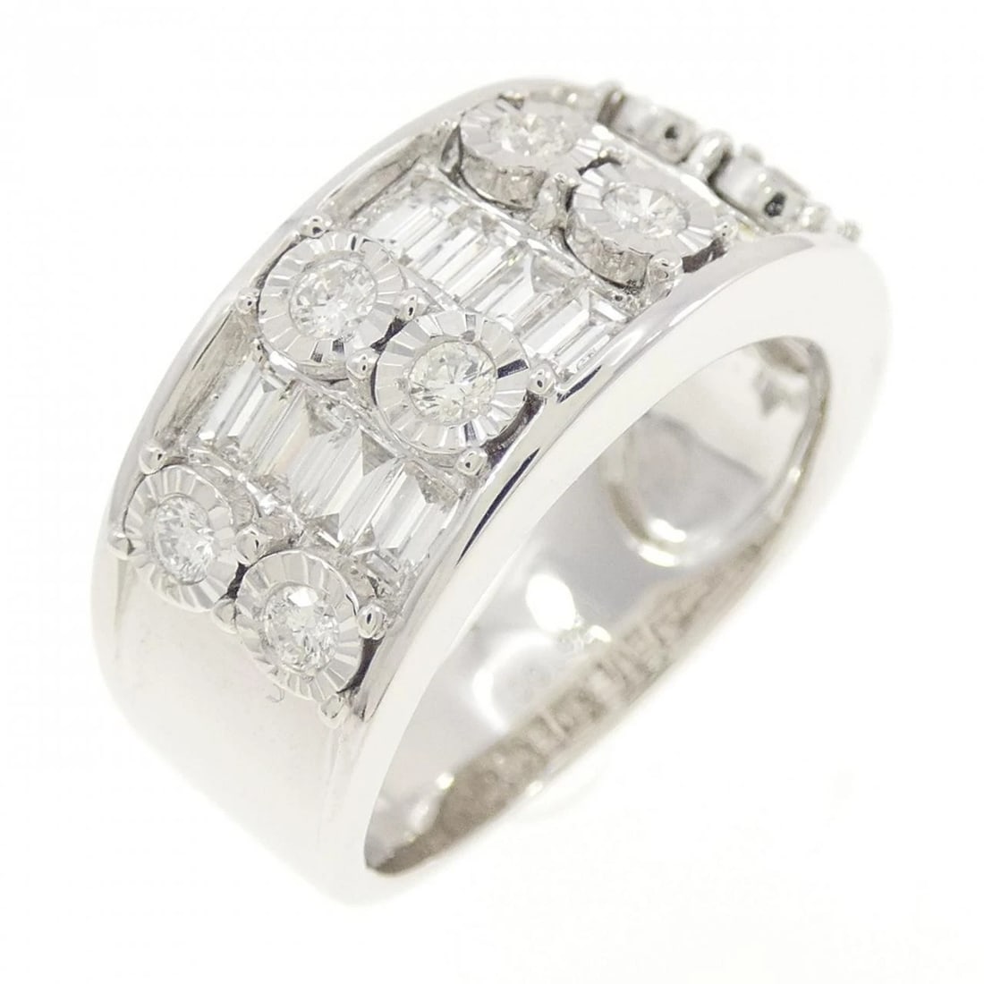 K18WG DIAMOND RING (1 of 3)
