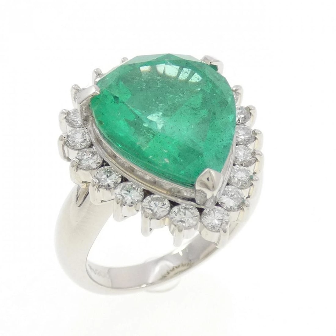 PT900 EMERALD RING: PT900 Emerald Ring Brand: Unbranded Type: Emerald Ring Material: Platinum900, Main Stone/Creation Emerald Secondary Stone Natural Color: None Size: US5 3/4 Accessories: None Accessories