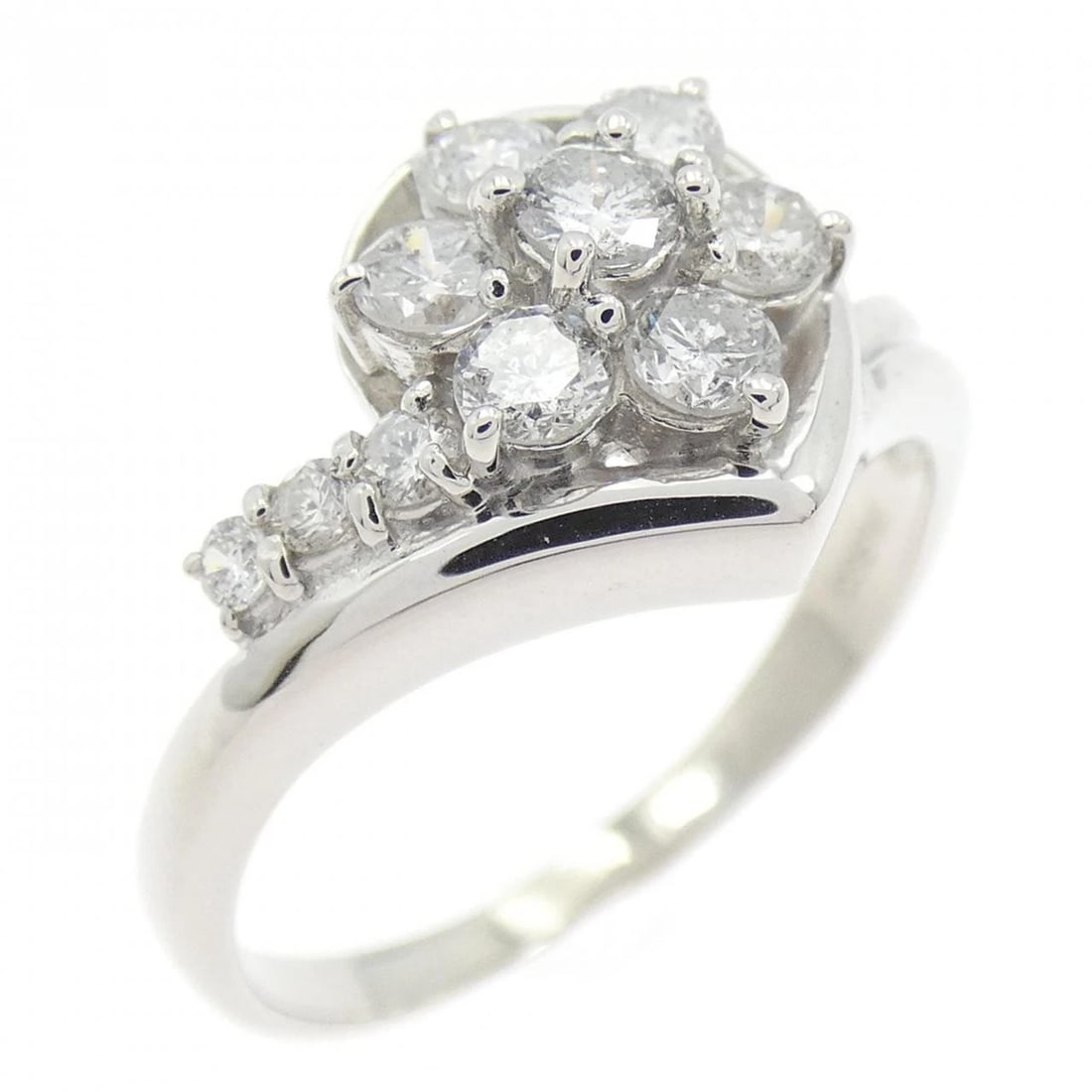 PT900 FLOWER DIAMOND RING: PT900 Flower Diamond Ring Brand: Unbranded Type: Diamond ring Material: Platinum900, Main Stone/Creation Natural Color: None Size: US5 1/4 Accessories: None Accessories Notice: When