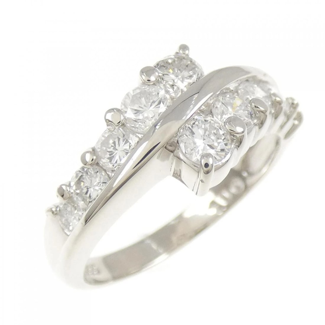 PT900 DIAMOND RING: PT900 Diamond Ring Brand: Unbranded Type: Diamond Ring Material: Platinum900, Main Stone/Creation Natural Color: None Size: US6 1/2 Accessories: None Accessories Notice: When purchasing pr