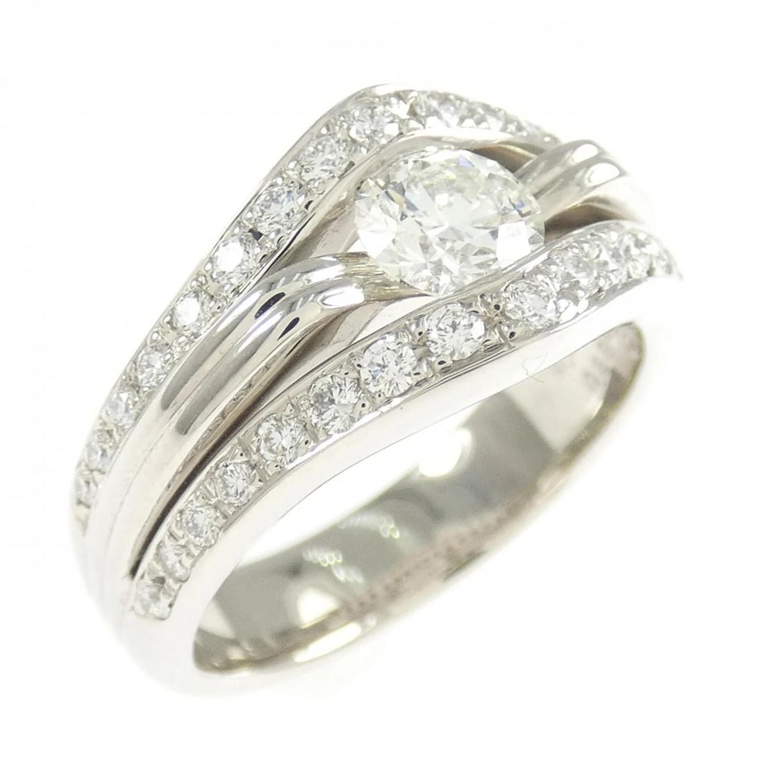 PT900 DIAMOND RING (1 of 2)