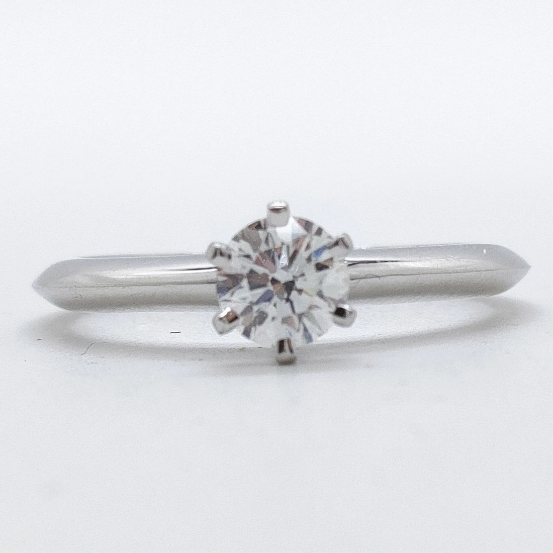 TIFFANY AND CO. RING SOLITAIRE NATURAL DIAMOND PLATINUM (1 of 2)
