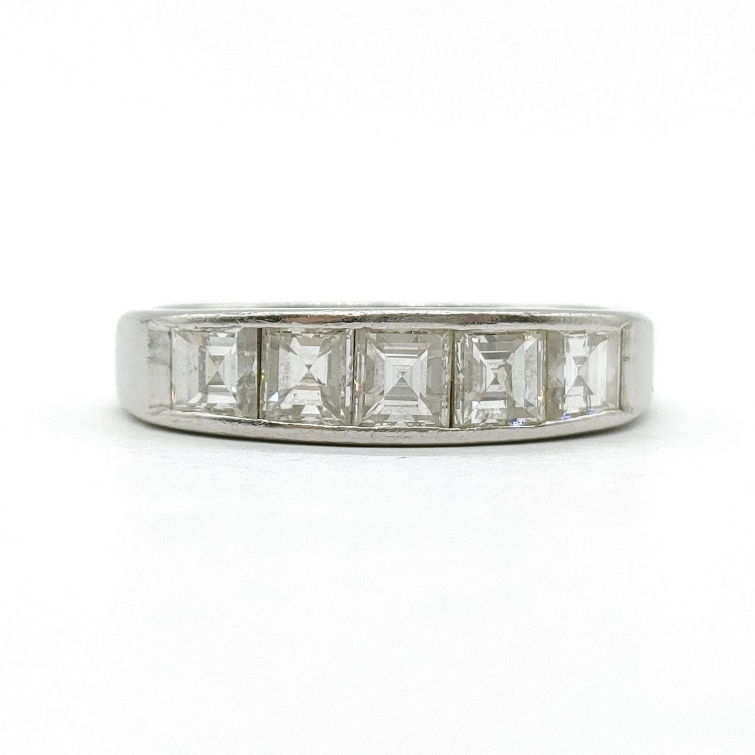 JEWELRY RING NATURAL DIAMOND PLATINUM: Jewelry Ring Natural Diamond Platinum Brand: Unbranded Type: Ring Material: Platinum, Color: Platinum Size: US 6 5/8 Accessories: None Accessories Notice: When purchasing pre-owned goods,